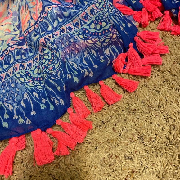 Lilly Pulitzer Tassel Scarf - Picture 2 of 6